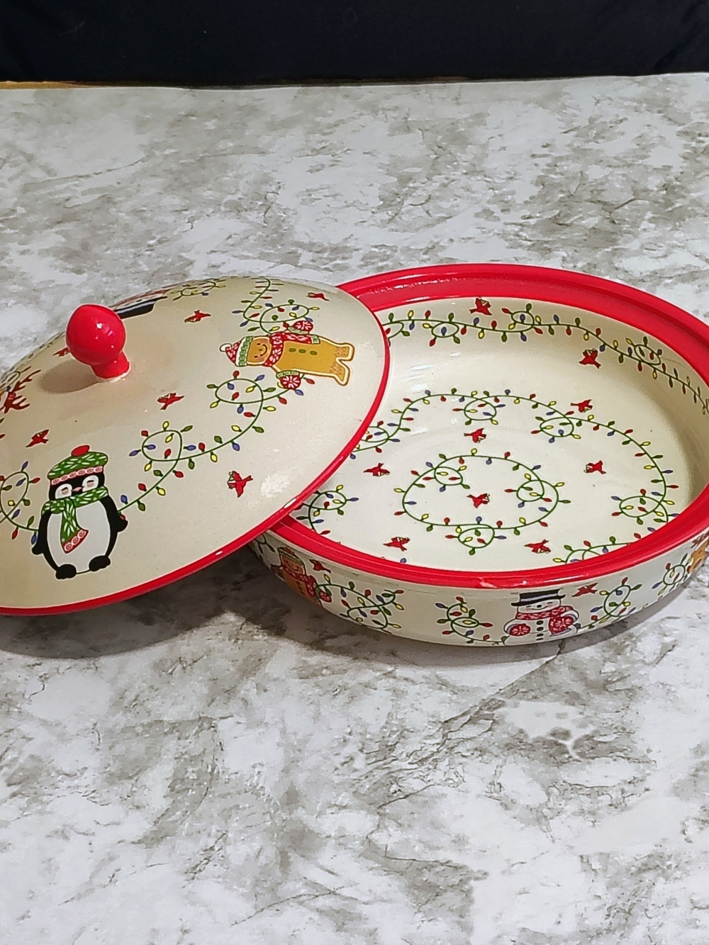 Temptations Winter Whimsy Covered Dome Pie Dish Christmas 10" New